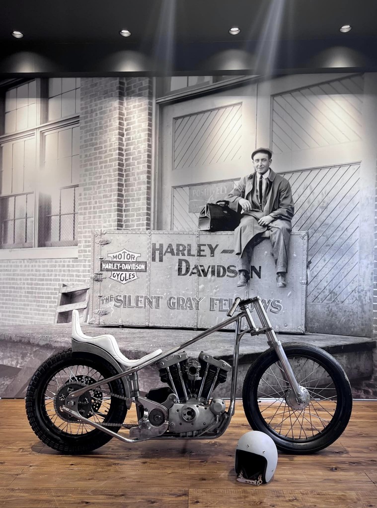 Harley-Davidson SAGA 書道家 アーティスト 山口芳水 展示会 ハーレーダビッドソン アイアンショベル ironshovel sportster